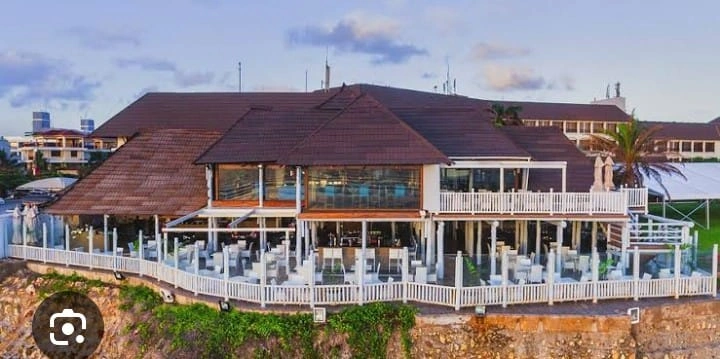 Karambezi Cafe: